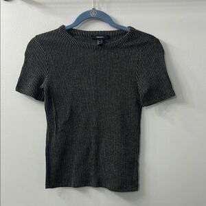 Forever 21 Grey and Black Ribbed Stretchy Short Sleeve Crew Neck Tee Shirt Small